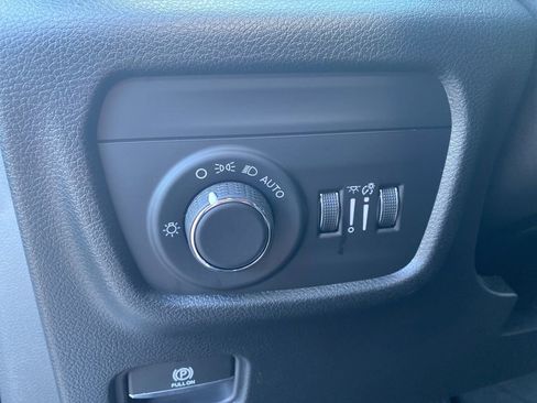 New 2025 Jeep Grand Cherokee Altitude image 15