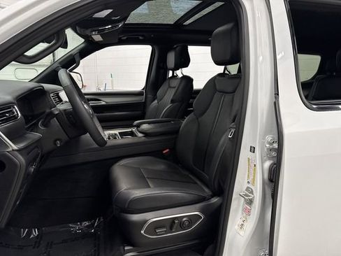 Used 2024 Jeep Wagoneer Series II image 4