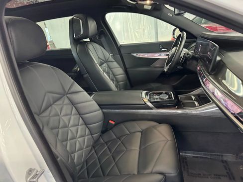 Used 2024 BMW 740i image 39
