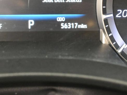 Used 2022 Toyota Highlander XLE FWD image 28