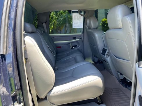 Used 2006 Chevrolet Silverado 2500 LT w/ Onstar Plus Package AWD/4WD image 27
