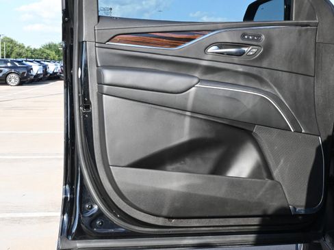 Used 2023 Cadillac Escalade Premium Luxury RWD image 19