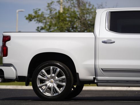 New 2026 Chevrolet Silverado 1500 High Country w/ High Country Premium Package AWD/4WD image 5
