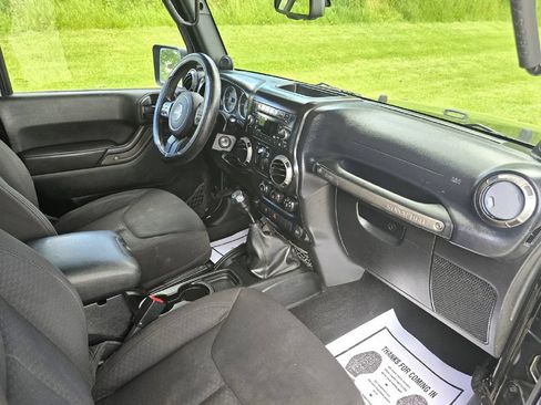 Used 2013 Jeep Wrangler Sport AWD/4WD image 15