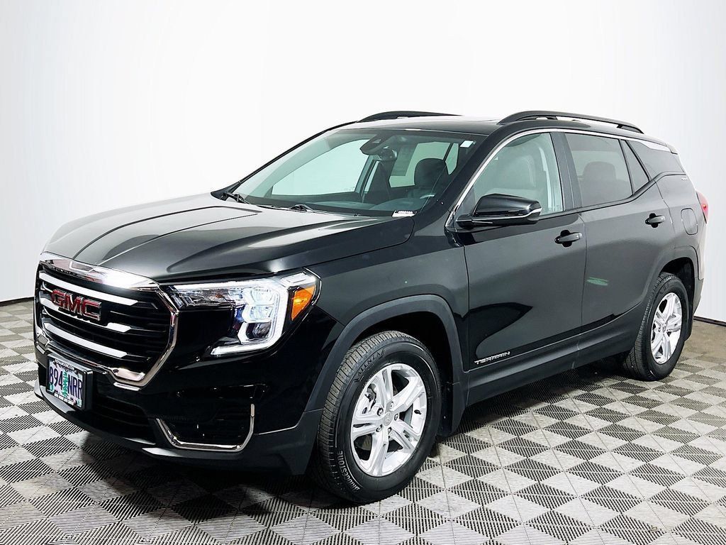 Used 2022 GMC Terrain SLE w/ Driver Convenience Package AWD/4WD image 3