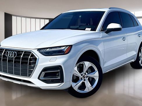 Used 2021 Audi Q5 Prestige w/ Prestige Package image 1