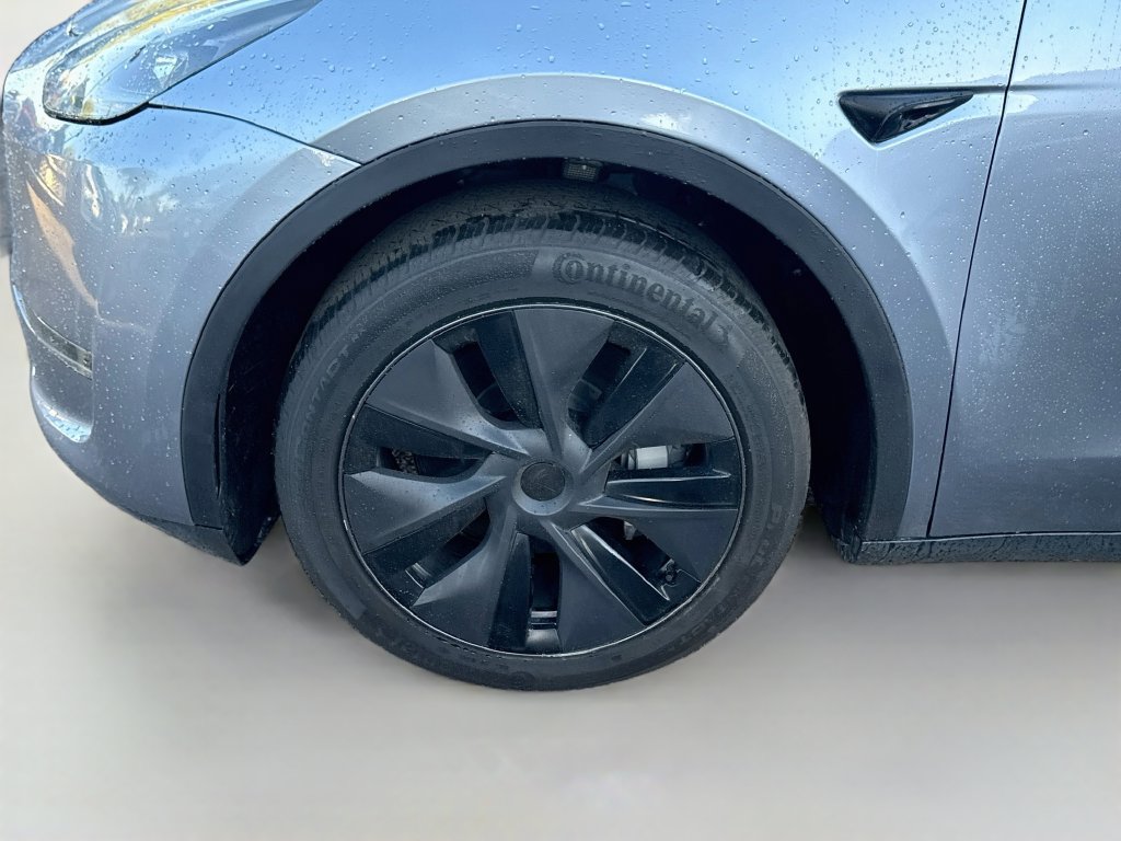 Used 2025 Tesla Model Y Long Range RWD image 29