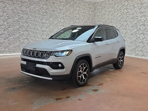 Used 2025 Jeep Compass Limited AWD/4WD image 3