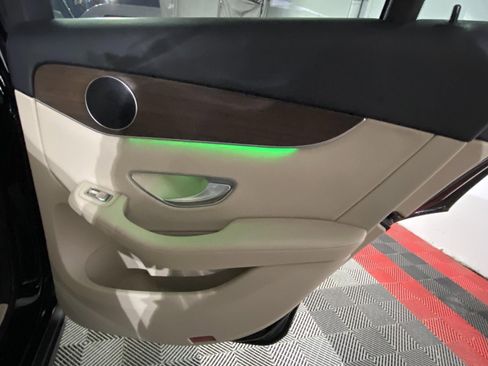 Used 2022 Mercedes-Benz GLC 300 4MATIC image 10