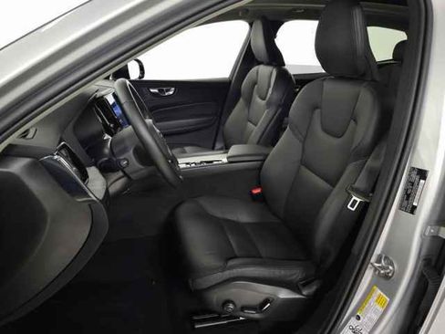 Certified 2025 Volvo XC60 B5 Plus image 17