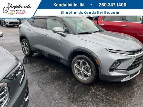 Used 2025 Chevrolet Blazer LT AWD/4WD image 1