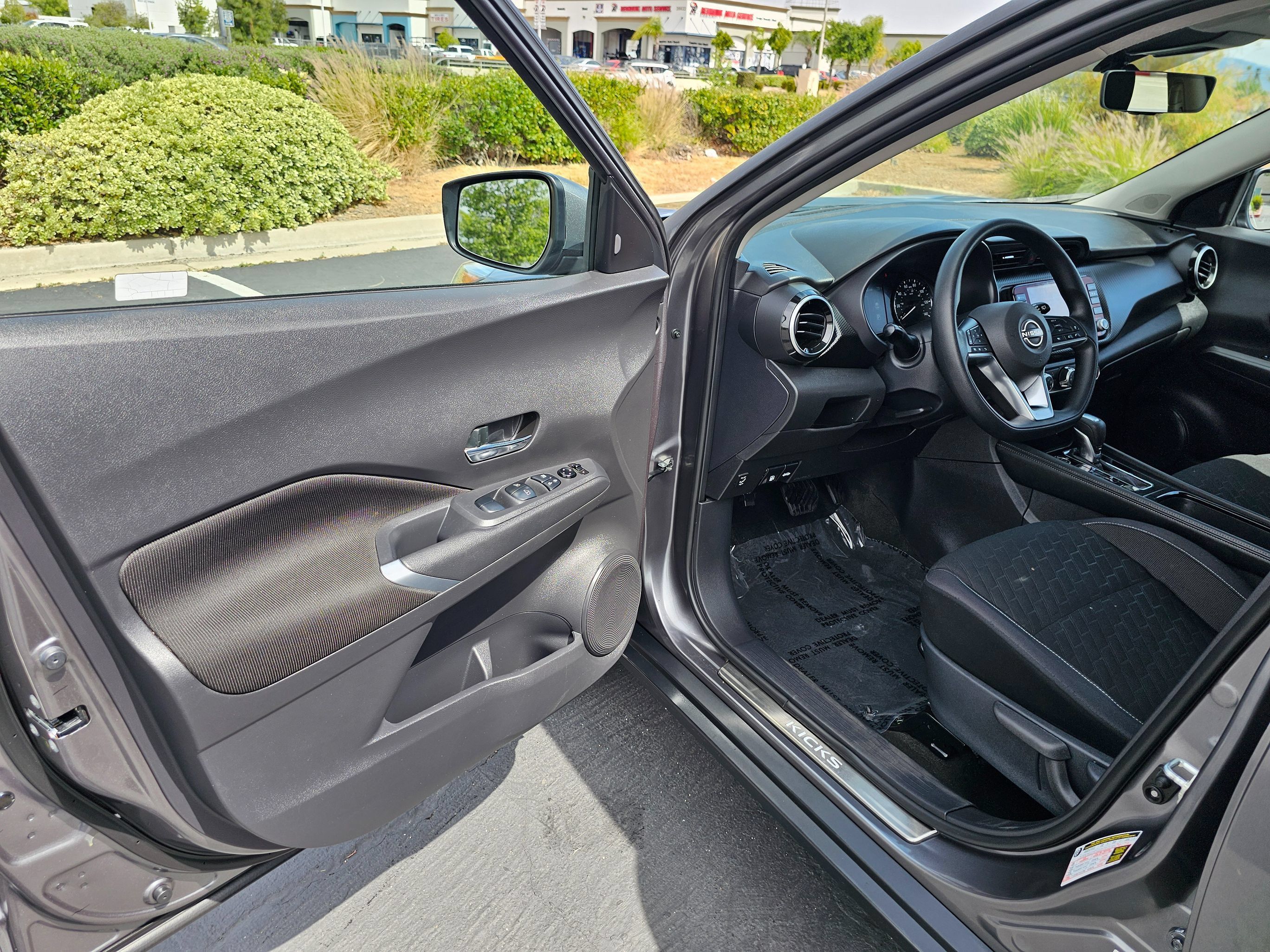 Used 2023 Nissan Kicks SV w/ Interior Electronics Package FWD image 15