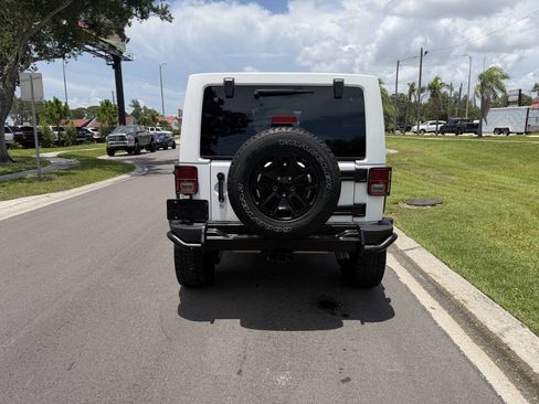 Used 2013 Jeep Wrangler Unlimited Sahara AWD/4WD image 6