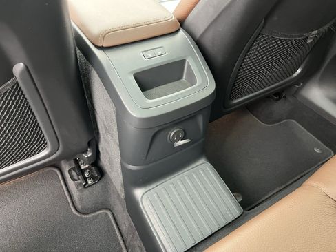 Used 2023 Volvo XC60 T8 Plus image 13