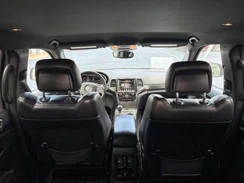 Used 2017 Jeep Grand Cherokee Altitude image 15