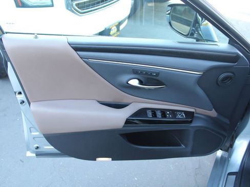 Used 2023 Lexus ES 300h w/ Premium Package FWD image 17