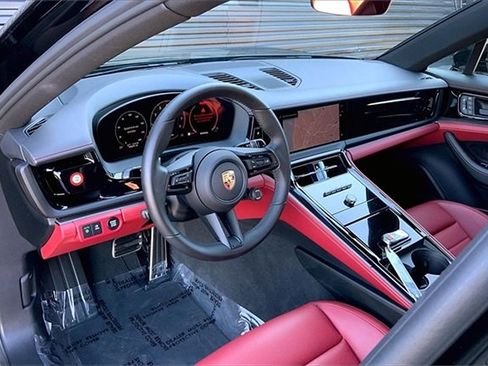 Used 2025 Porsche Panamera 4 image 4