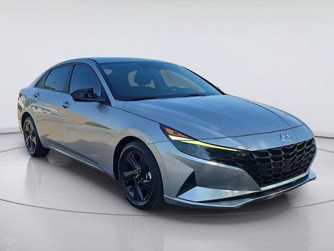 Used 2022 Hyundai Elantra SEL w/ Cargo Package FWD image 7