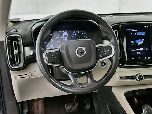 Used 2021 Volvo XC40 T5 Momentum w/ Premium Package AWD/4WD image 18