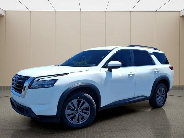 Used 2024 Nissan Pathfinder SV AWD/4WD image 2