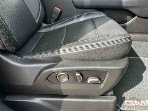 Used 2021 GMC Yukon XL Denali w/ Denali Premium Package image 25