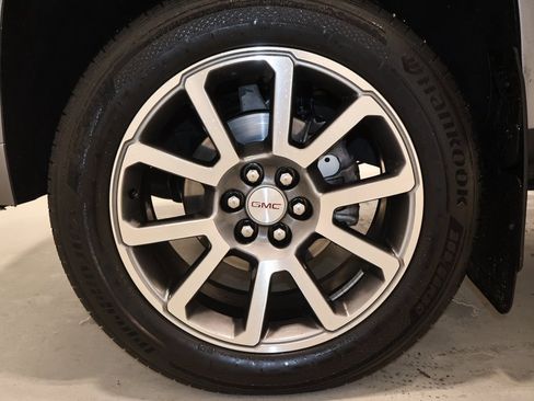 Used 2021 GMC Canyon Denali image 40