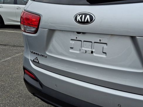 Used 2018 Kia Sorento LX image 18
