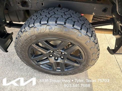 Used 2022 Chevrolet Silverado 1500 Custom Trail Boss w/ Midnight Edition AWD/4WD image 7