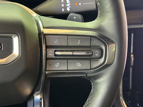 Used 2025 GMC Yukon XL Denali AWD/4WD image 33