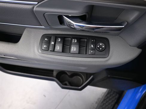 Used 2018 RAM 1500 SLT image 15