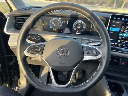 Used 2025 Volkswagen Tiguan S image 17