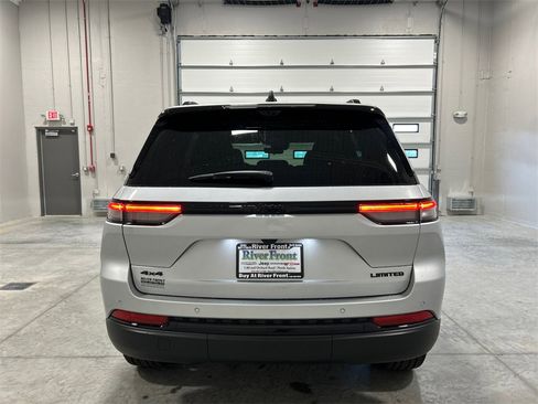 New 2025 Jeep Grand Cherokee Limited w/ Luxury Tech Group II image 7