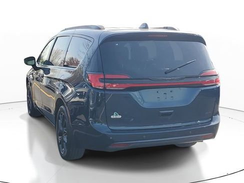 Used 2023 Chrysler Pacifica Touring-L w/ S Appearance Package AWD/4WD image 3