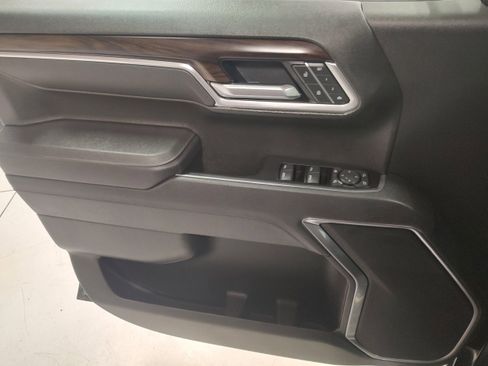 Used 2025 GMC Sierra 1500 SLT image 8
