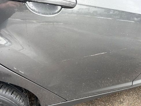 Used 2018 Ford Focus SE w/ SE Appearance Package image 17