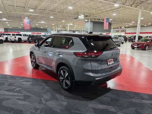 Used 2025 Nissan Rogue SL w/ SL Premium Package image 6