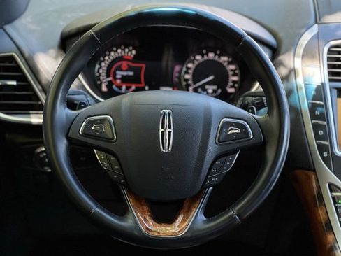 Used 2016 Lincoln MKX Reserve w/ Technology Package FWD image 30