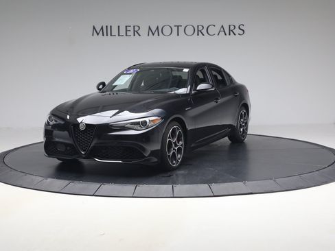 Used 2022 Alfa Romeo Giulia Veloce AWD/4WD image 2