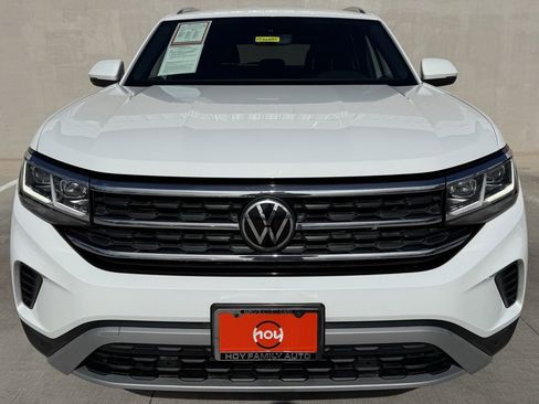 Used 2023 Volkswagen Atlas Cross Sport SE image 2