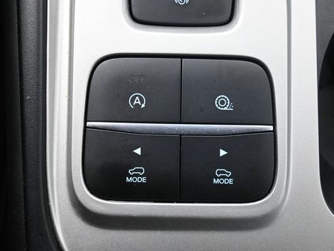Used 2024 Ford Explorer XLT RWD image 25