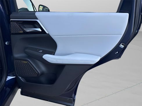 New 2026 Mitsubishi Outlander SE FWD image 32
