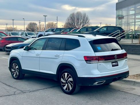 Used 2025 Volkswagen Atlas SE image 3