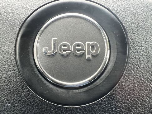 Used 2014 Jeep Cherokee Latitude w/ Comfort/Convenience Group FWD image 18