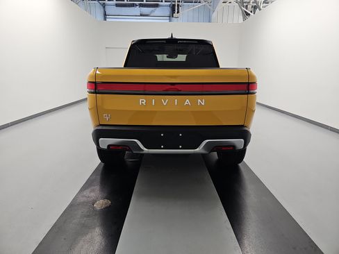 Used 2023 Rivian R1T Adventure AWD/4WD image 4