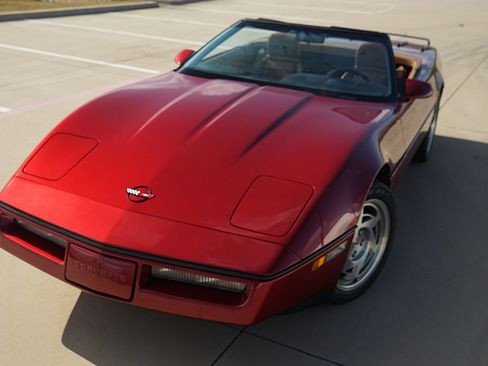 Used 1990 Chevrolet Corvette Convertible image 2