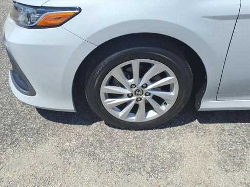 Used 2022 Toyota Camry LE image 6