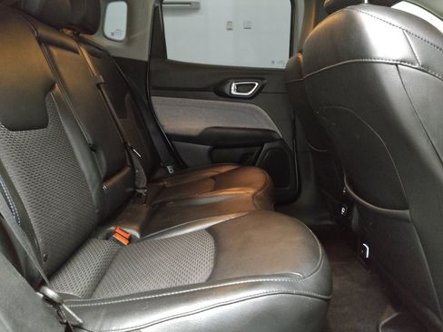 Used 2022 Jeep Compass Latitude FWD image 19