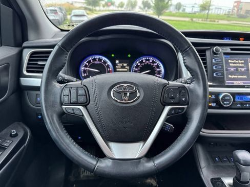 Used 2019 Toyota Highlander XLE AWD/4WD image 7