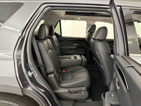 Used 2024 Honda Pilot Touring image 35