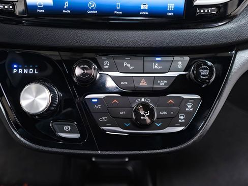Used 2025 Chrysler Pacifica Select FWD image 15